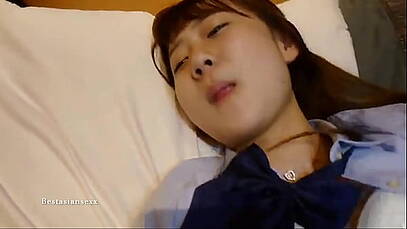 รุ่นน้องเพิ่งกลับมากจากโรงเรียนรุ่นพี่เงี่ยนจัดดูหนังโป๊มาใหม่ ๆ